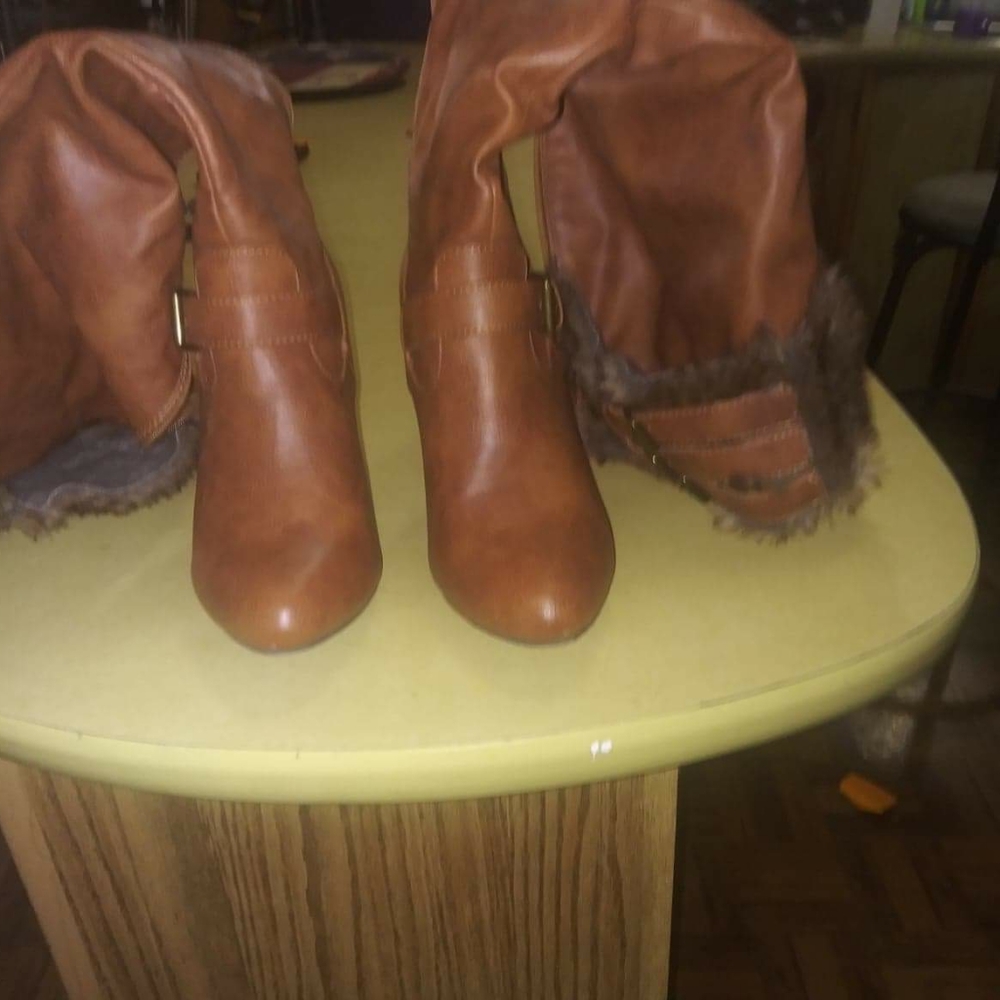 Womens size 7.5 boots